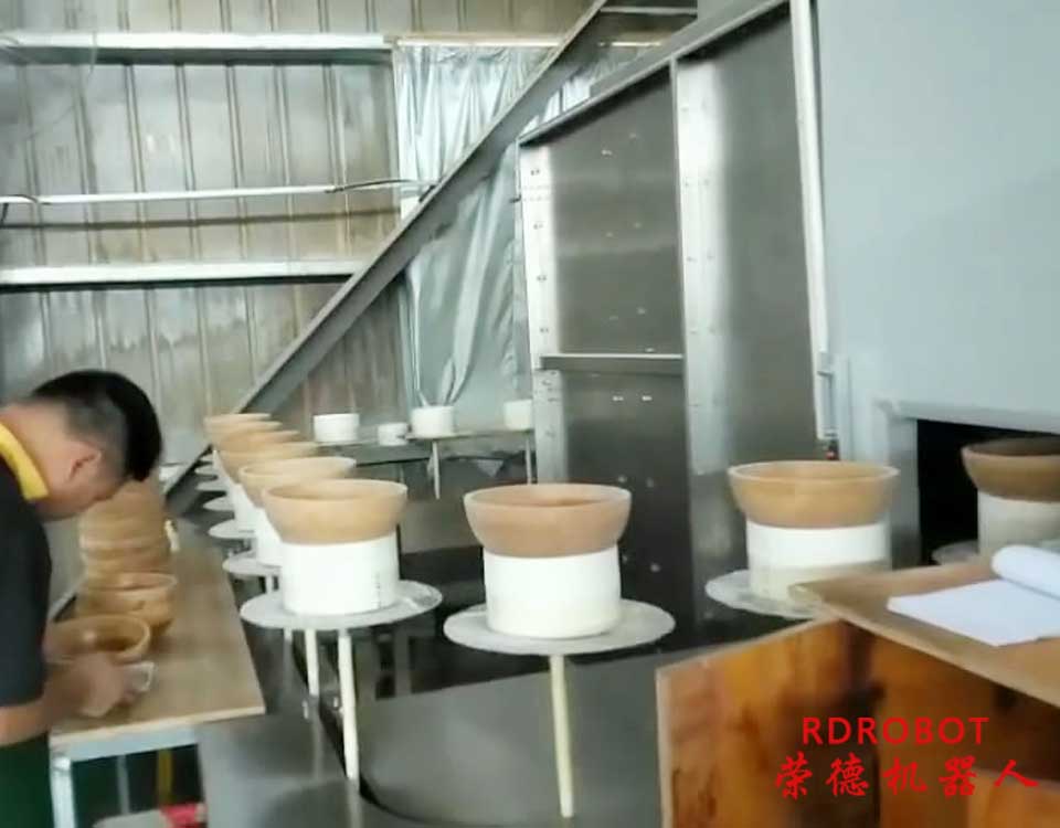 竹碗机器人喷油自动化生产线